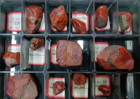 1.01亿元成交！天下首宗 “南红玛瑙” 矿权拍卖落槌